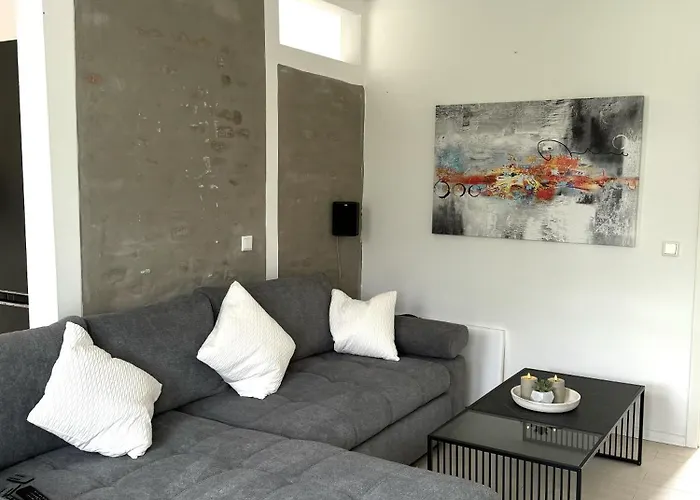 Exklusive Altbauwohnung Mit Whirlpool Und Kueche