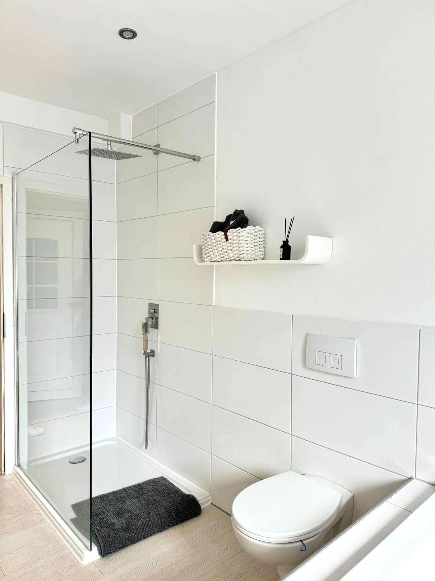 Exklusive Altbauwohnung Mit Whirlpool Und Kueche Appartement